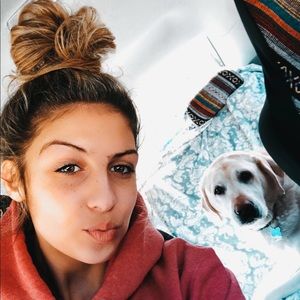 Meet your Posher, Abi